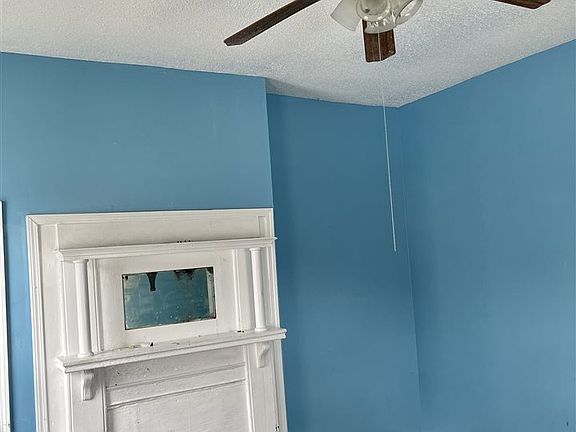 5th image of 1051 College St
