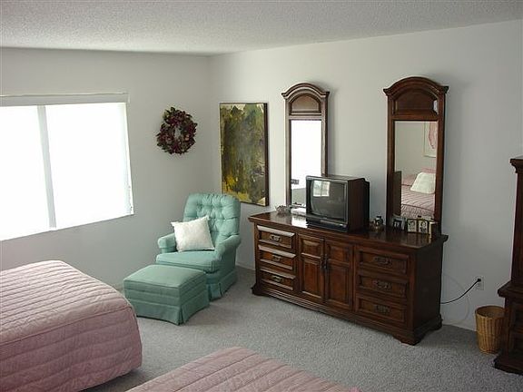 Master Bedroom With Lake & Fountain Views