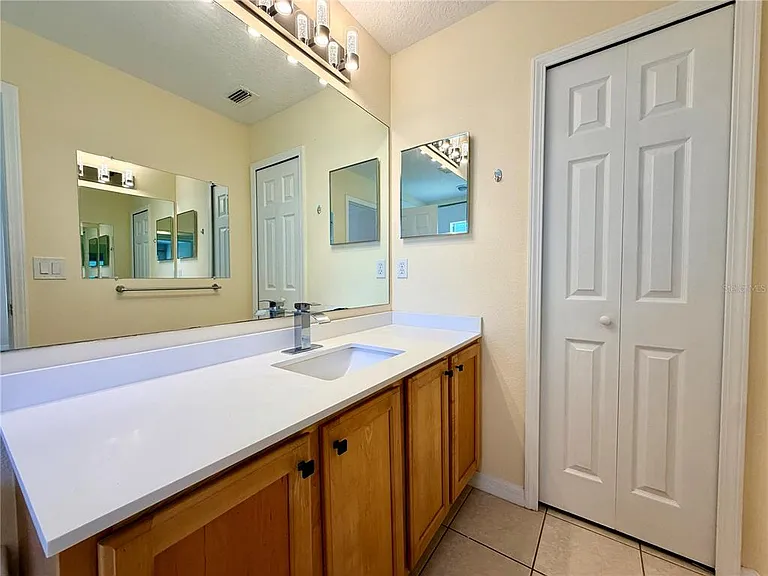 7838 Carriage Pointe Dr — Photo 24
