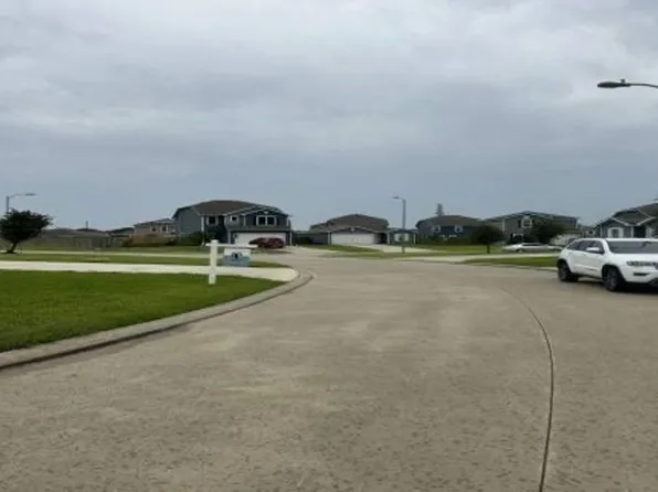 8007 Distant Harbor Rd, Cove, TX 77523