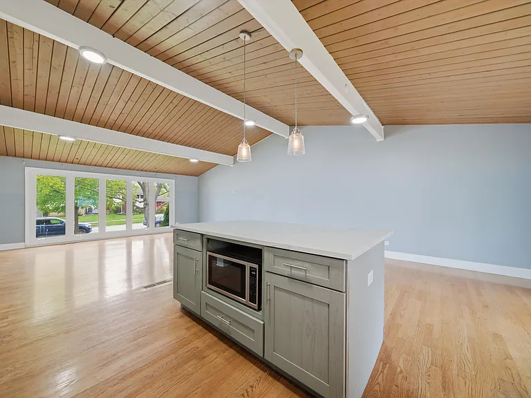 166 W Bradley St — Photo 8