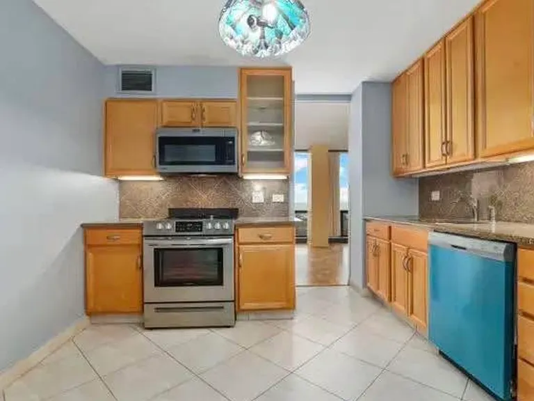 601 E 32nd St #1111 — Photo 10