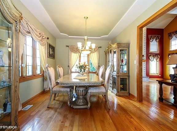 3rd image of 8919 Woodbine Ct