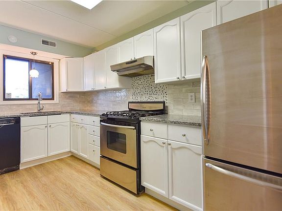 4th image of 650 E Greenwich Ave APT 5-107