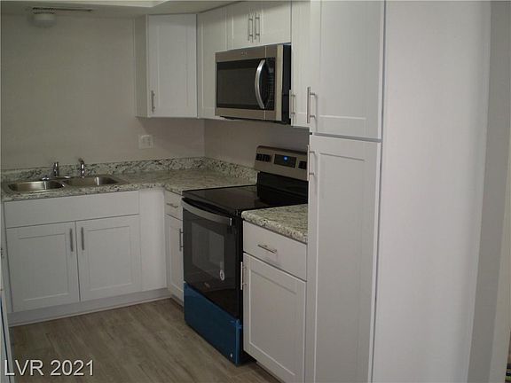4th image of 900 Willow Tree Dr Unit A