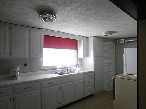 3rd image of 816 Westlawn Dr