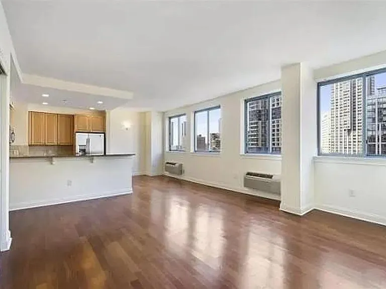 311 Washington St #3E — Photo 1