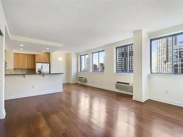 311 Washington Street image 1 of 14