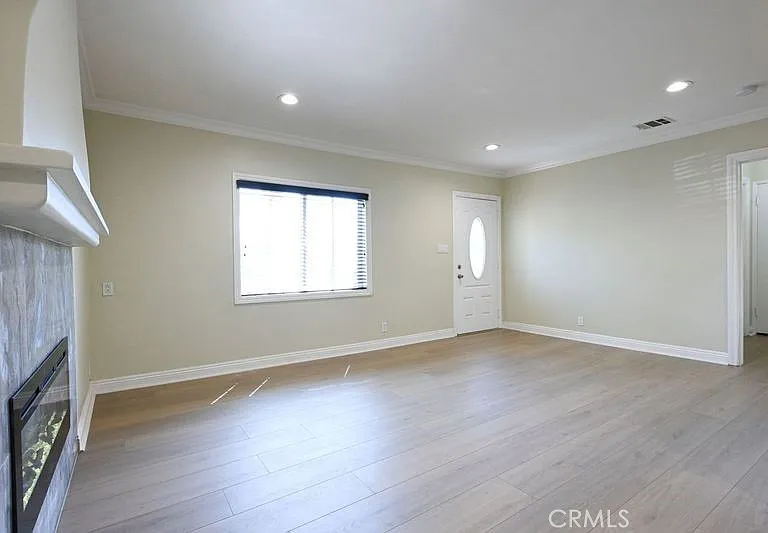 6437 Enfield Ave — Photo 15