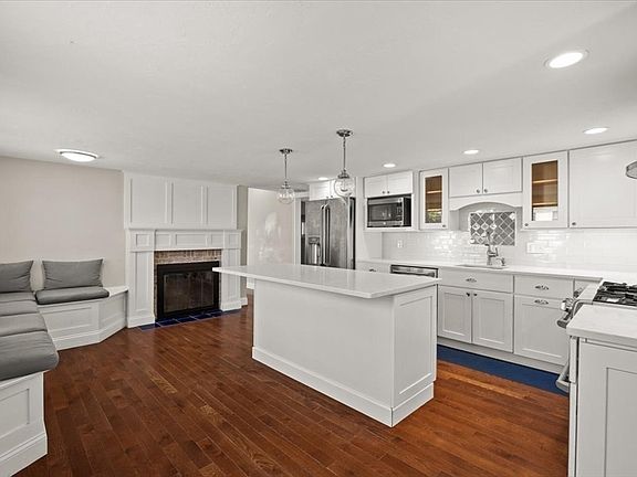 4th image of 62 Pleasant Cir