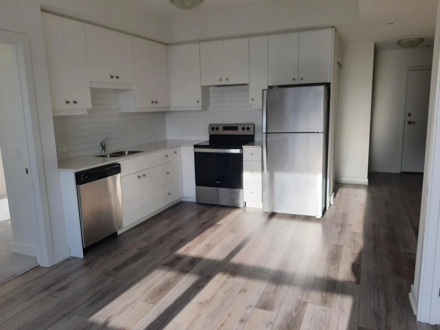 2 bed, 800 sqft, $2,110 — Photo 2