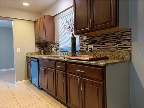 4th image of 6440 Jackwood Ct