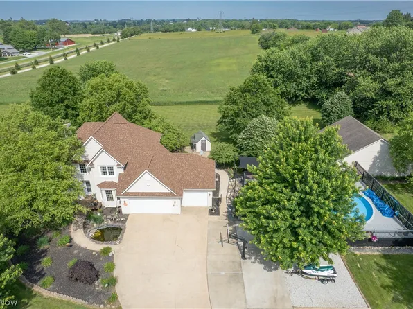 4456 Maplegrove Ave, Louisville, OH 44641