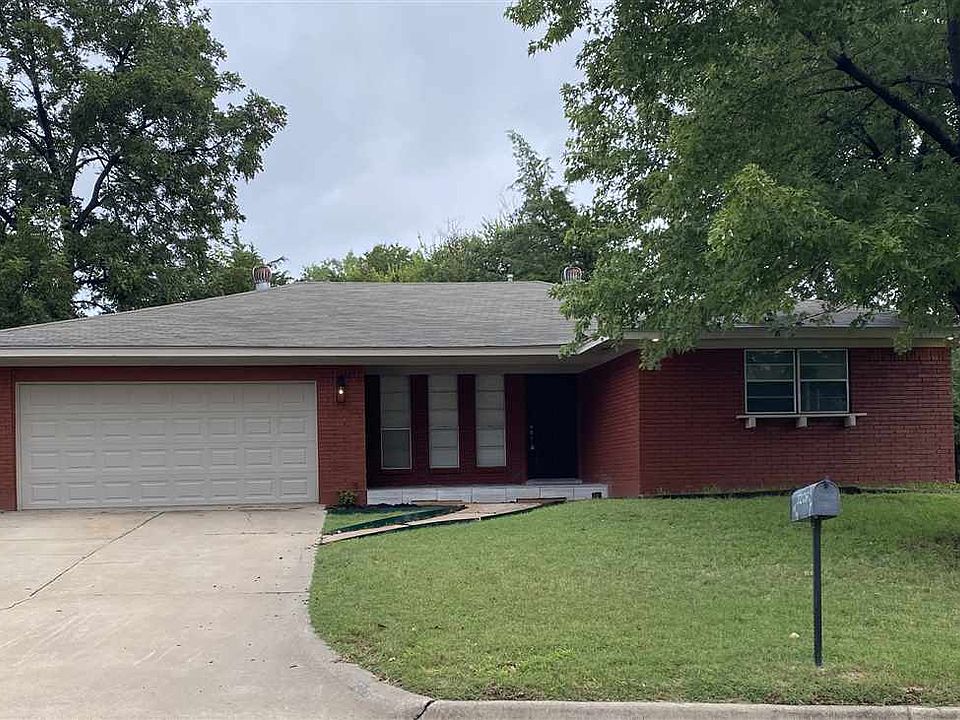 1st image of 7203 NW Woodland Dr