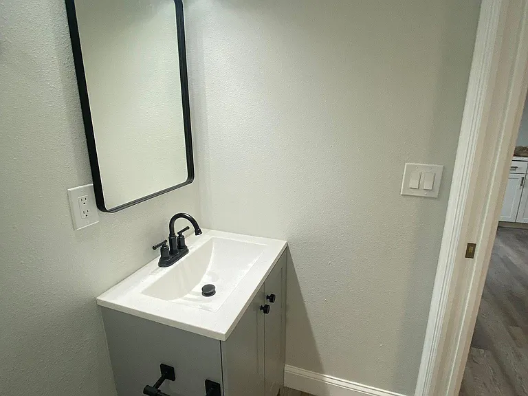 2310 W Rio Vista Ave — Photo 5