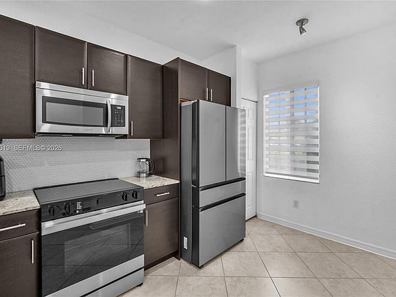 4th image of 121 NW 2nd Ave Unit 4
