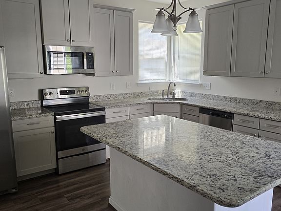 Modern Kitchen, Light Gray Cabinets, Granite Countertop, All Appliances, Vinyl Plank Flooring
