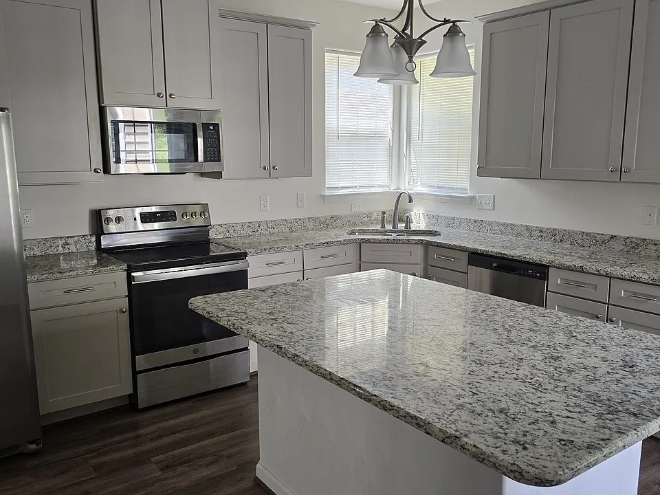 Modern Kitchen, Light Gray Cabinets, Granite Countertop, All Appliances, Vinyl Plank Flooring