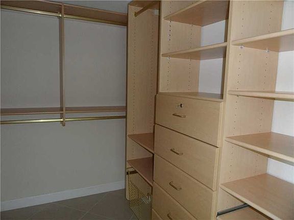 4th image of 1900 S Treasure Dr APT 6A