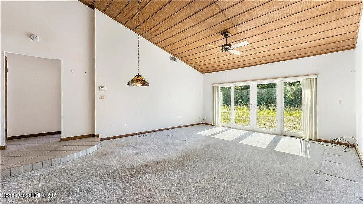 2100 Kent St NE — Photo 4