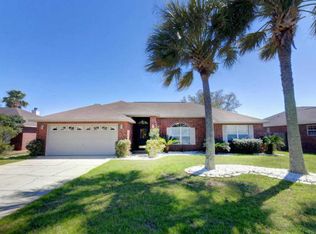 7926 Lola Cir, Navarre, FL 32566