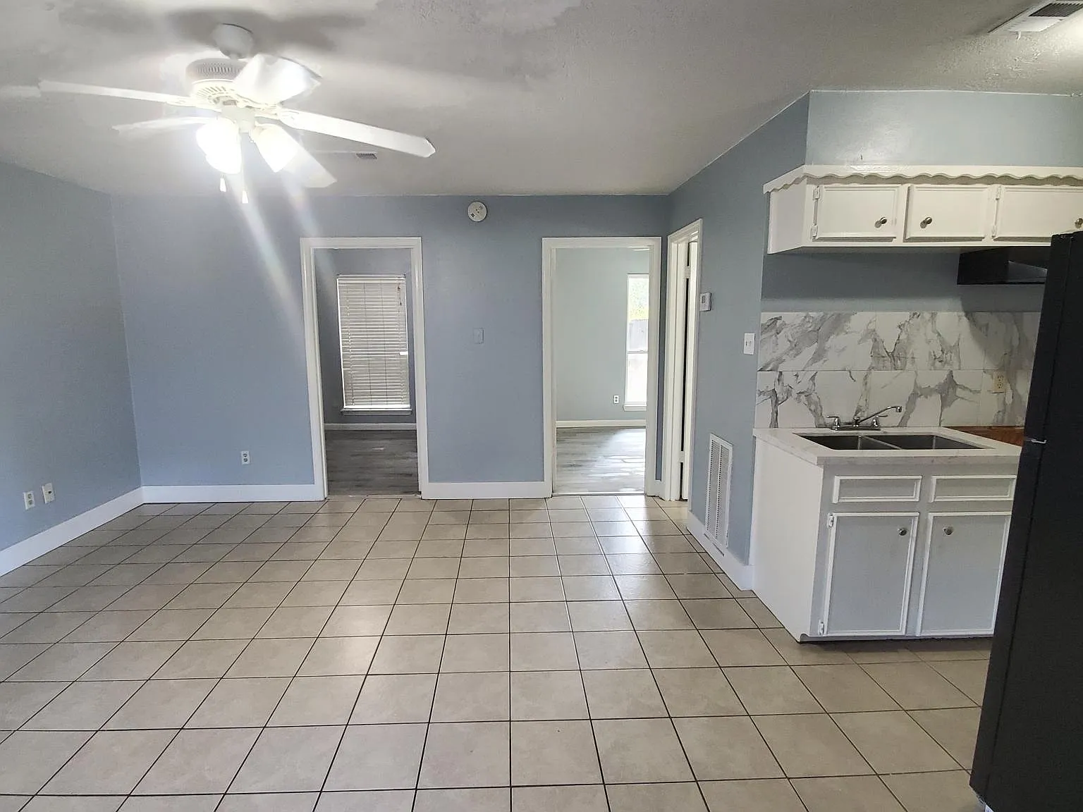 1205 N Pacific St — Photo 2