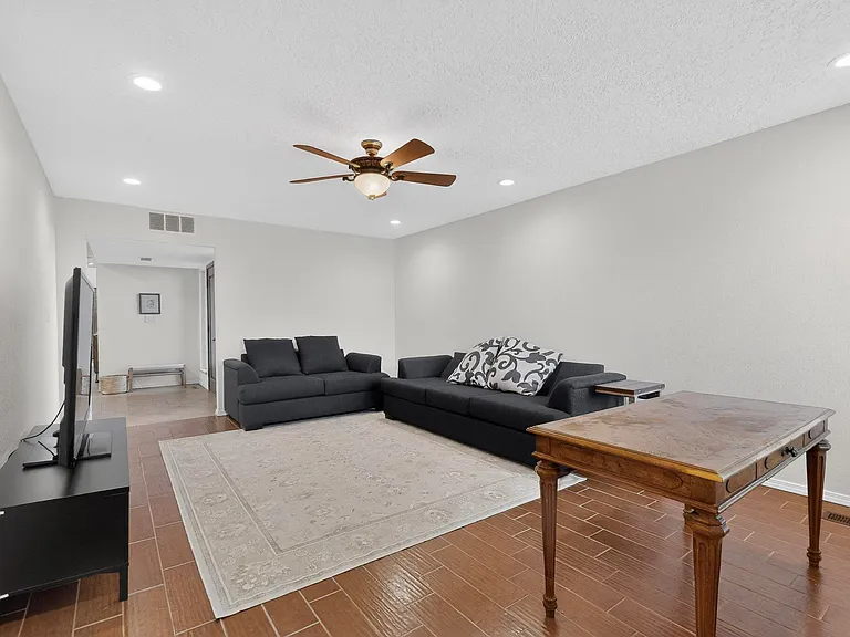 9735 Village Green Dr NE — Photo 4