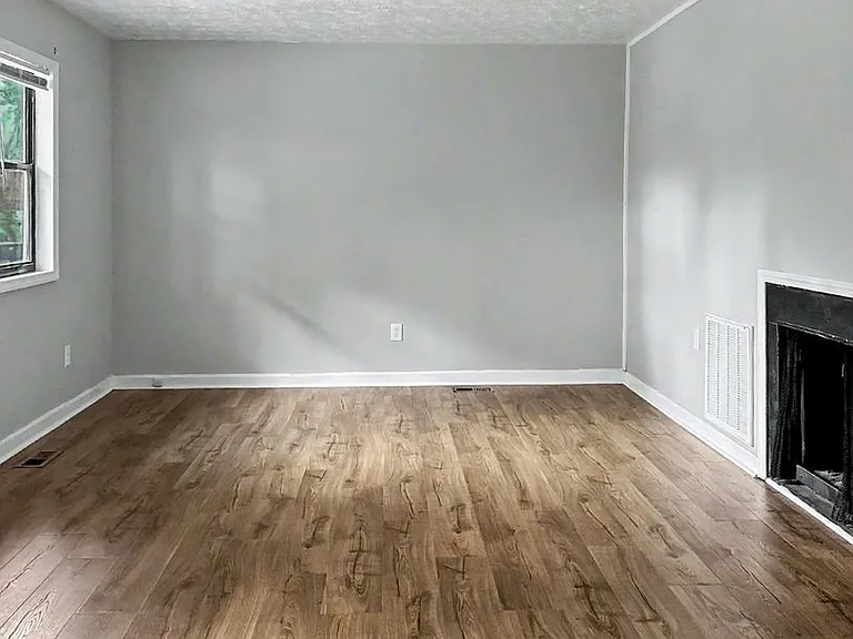 200 Bull Run Street — Photo 5