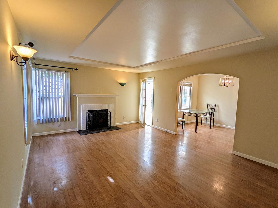 1st image of 739 Linden Ct