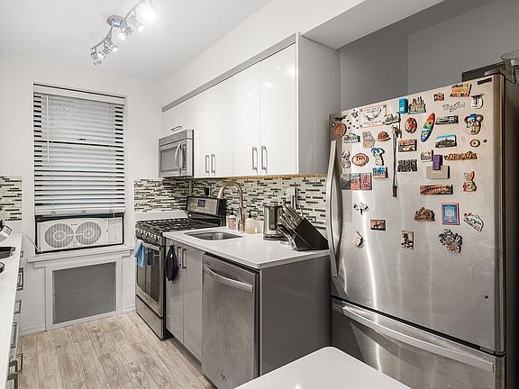 3rd image of 8375 Woodhaven Blvd APT 1N