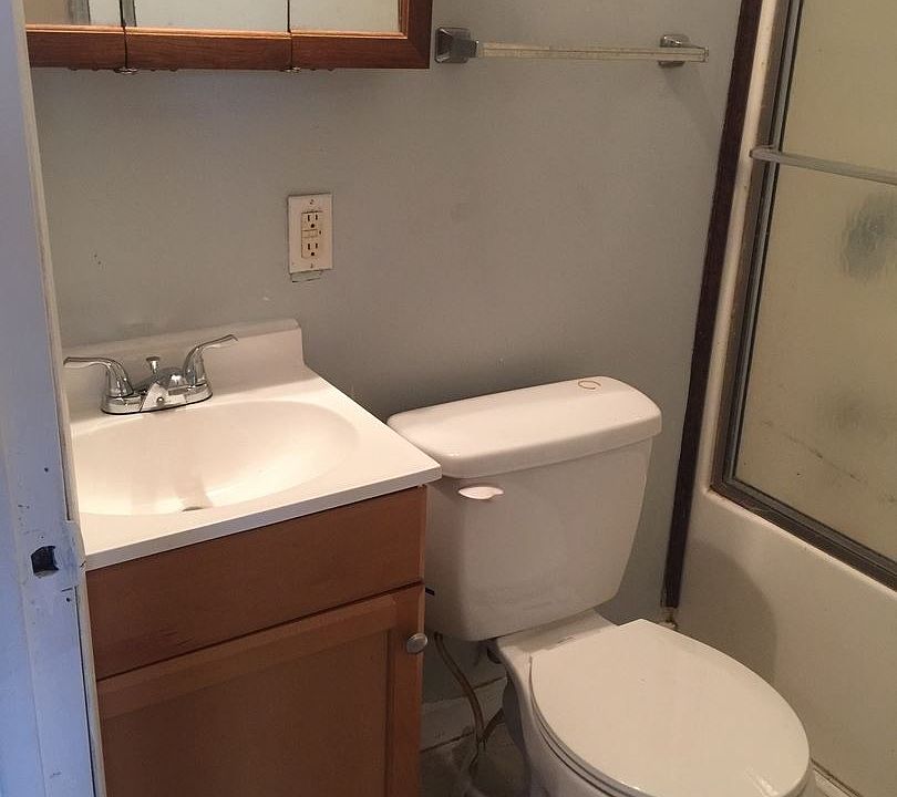 2nd image of 332 N Grand Ave W