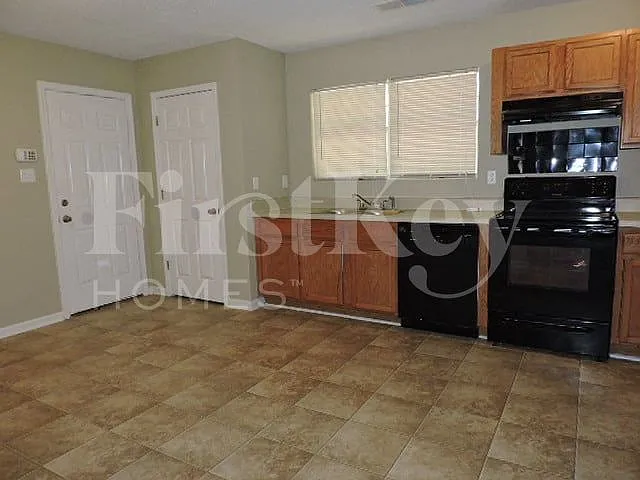 2631 Parkview Dr — Photo 4