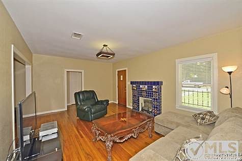 4th image of 269 Lovera Blvd