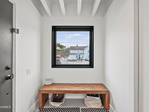 4th image of 87 Maple St