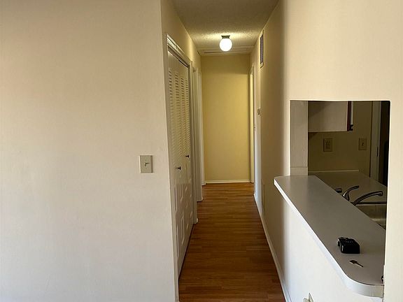 4th image of 203 Colonial Ct
