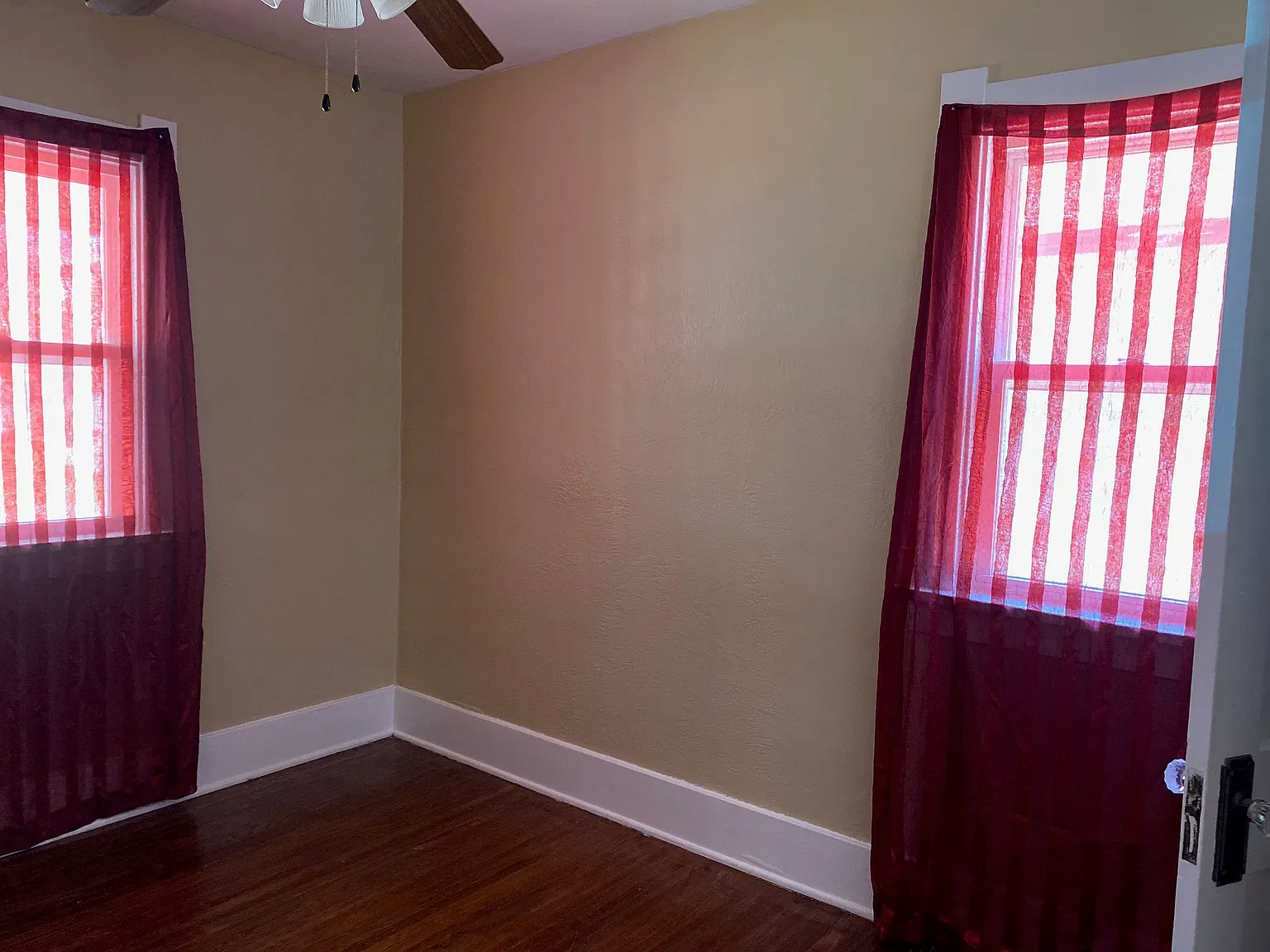 3 bed, 1056 sqft, $1,100 — Photo 4
