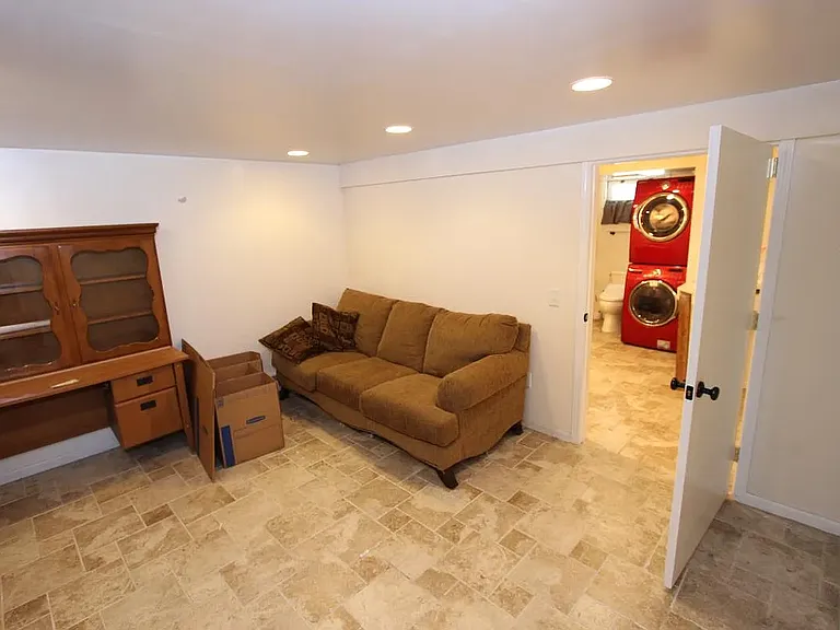 8 Maplewood Dr — Photo 17