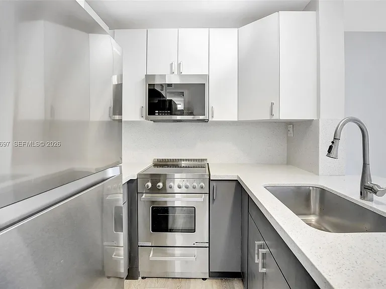 7241 Miami Lakes Dr #D14 — Photo 11