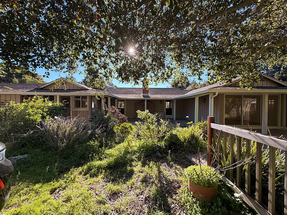 809 Browns Valley Rd