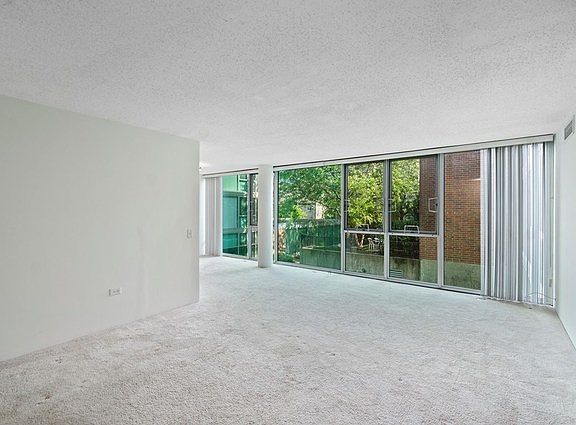 3rd image of 3115 S Michigan Ave APT 203