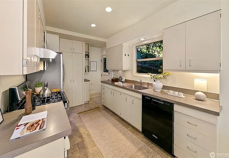 707 Lake Washington Blvd S — Photo 13
