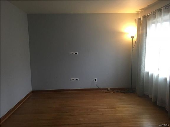 5th image of 279 Kirkwood Dr