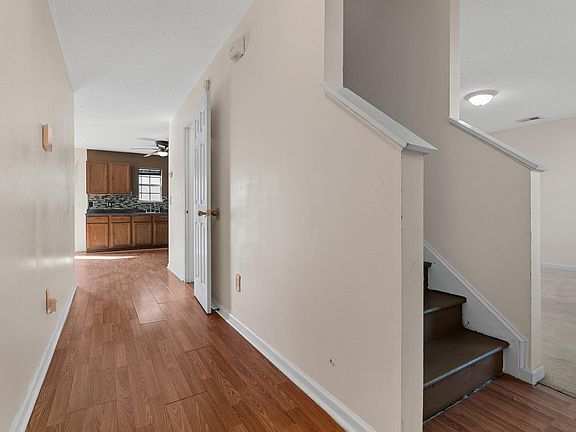 4th image of 245 Fox Grove Circle