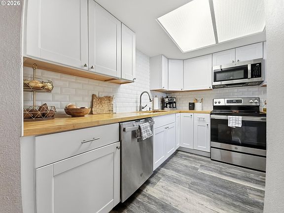 3rd image of 480 Crona St