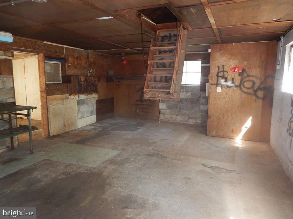 2nd image of 14 Lakeview Ave