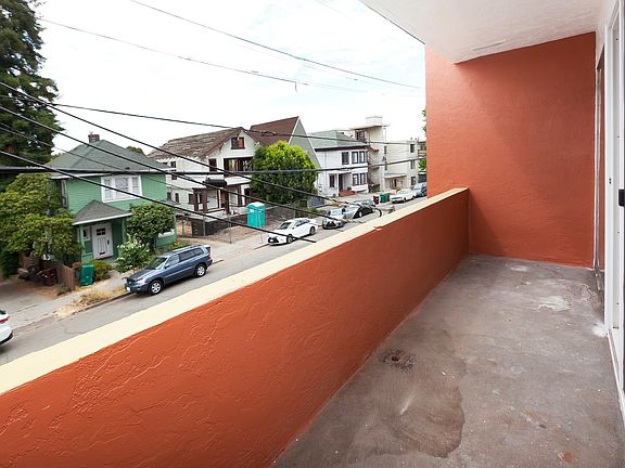 5th image of 257 Athol Ave APT 1
