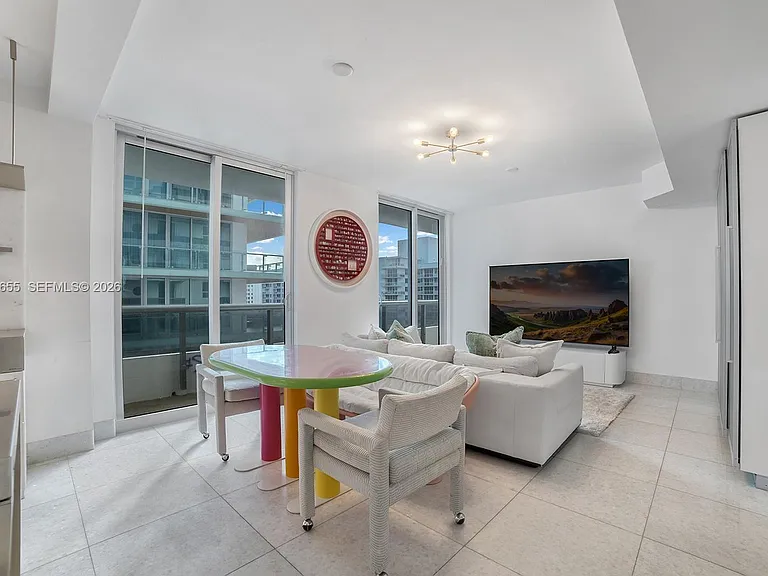 5801 Collins Ave #1200 — Photo 18