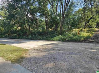 2824 W 14th St, Sioux City, IA 51103