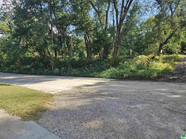 2824 W 14th St, Sioux City, IA 51103