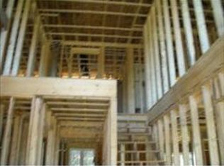 5 Old Chester Rd, Derry, NH 03038